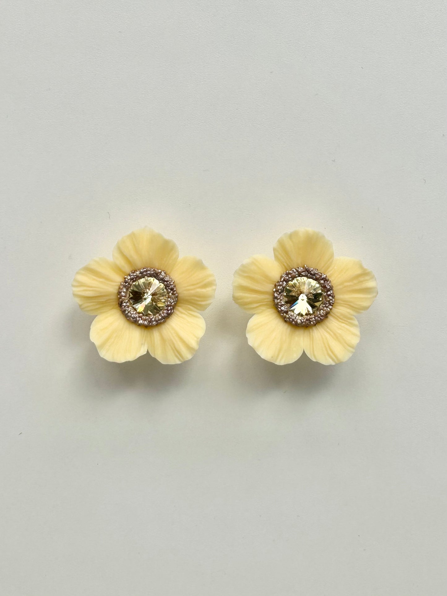 PENDIENTES ANÉMONA BUTTER YELLOW