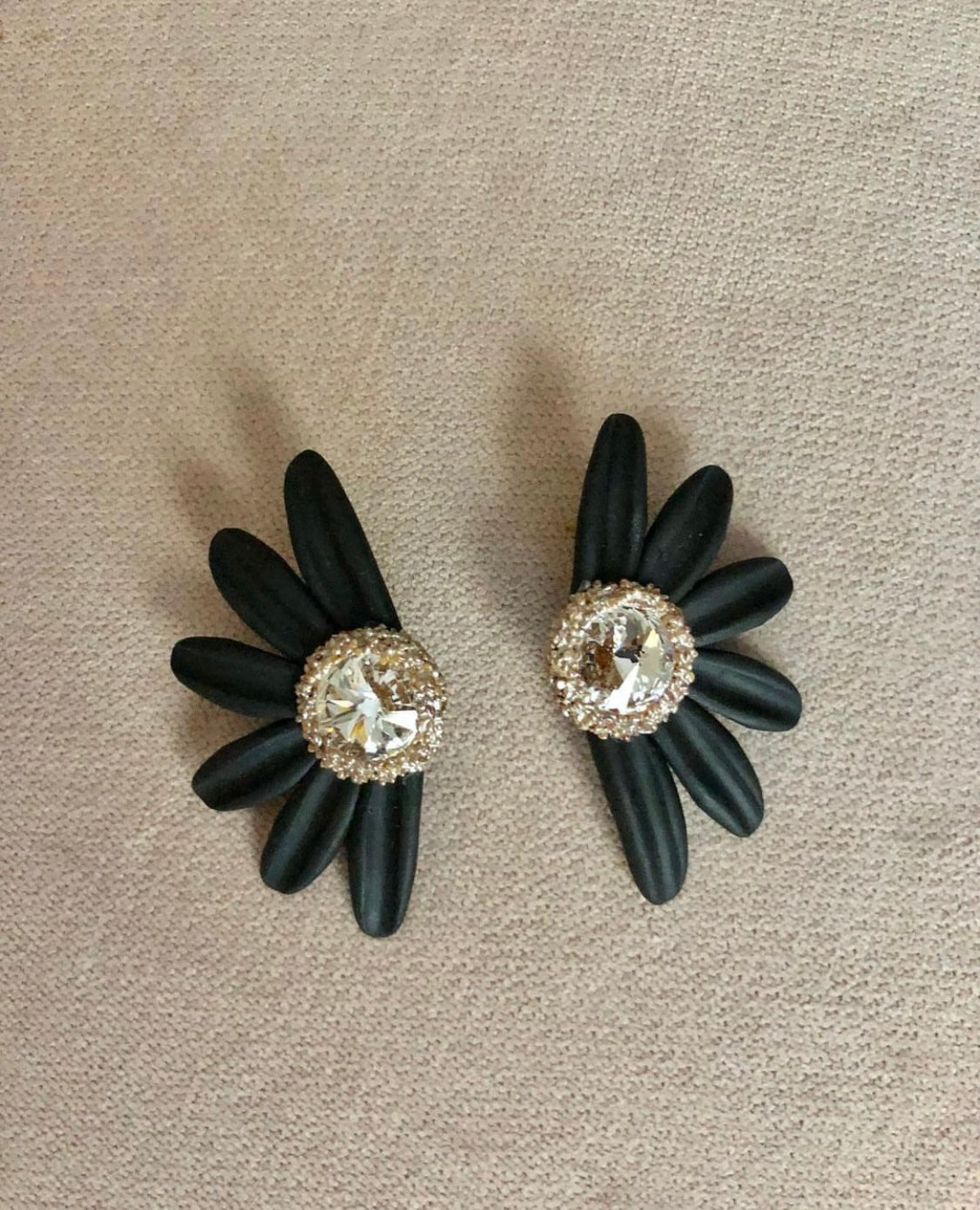 PENDIENTES DAISY PARTY BLACK