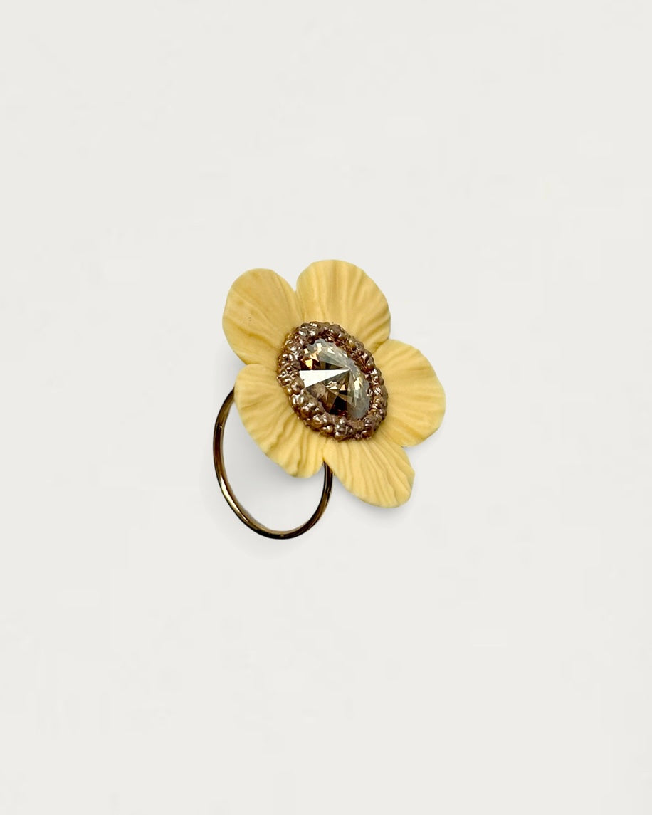 ANILLO ANÉMONA MOSTAZA EMPOLVADO