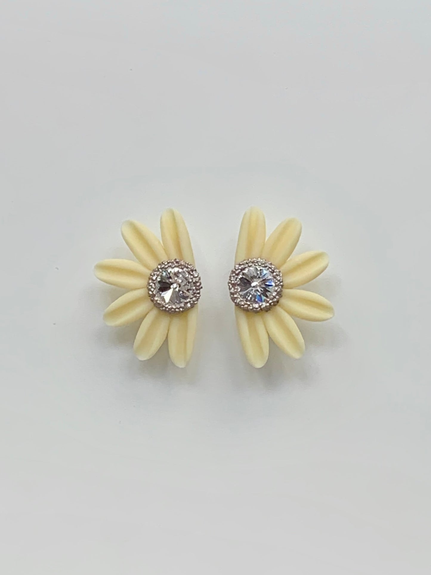 PENDIENTES DAISY PARTY MANTEQUILLA LE PETITE LIMITED EDITION