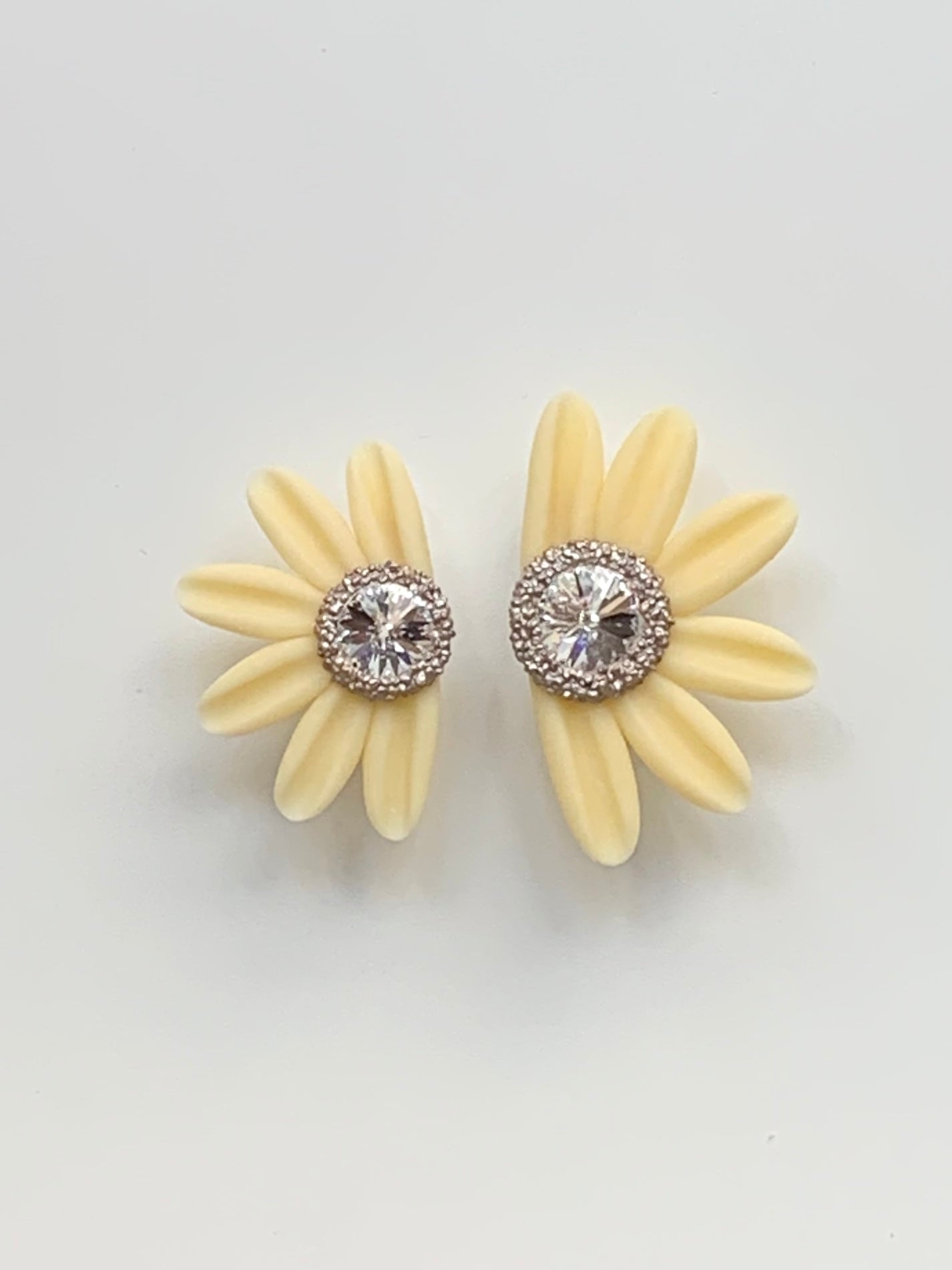 PENDIENTES DAISY PARTY MANTEQUILLA LIMITED EDITION