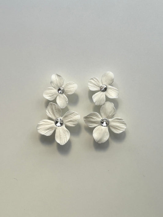 PENDIENTES HORTENSIA WHITE DOBLES